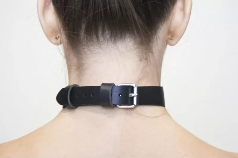 Чокер с кольцом (этикетка)