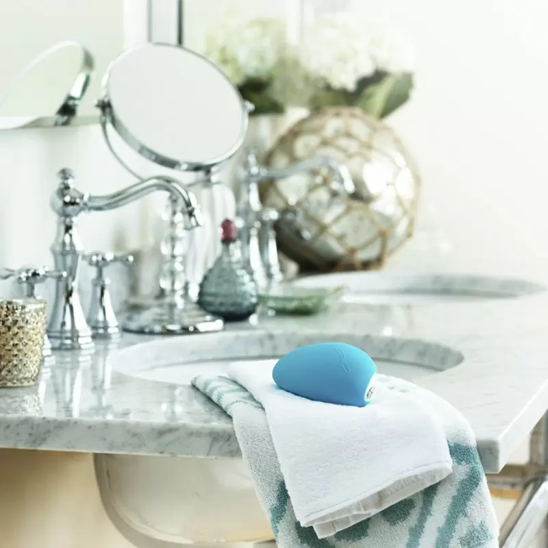 Вибромассажер для клитора на радиоуправлении We-Vibe Wish – голубой