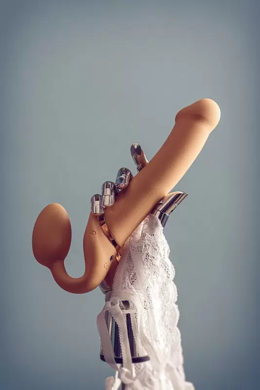 Безремневой страпон с вибрацией. Strap-on-me. 25 см. Телесный цвет