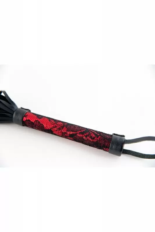Флоггер 38 см с кружевной ручкой TOYFA Marcus – красный