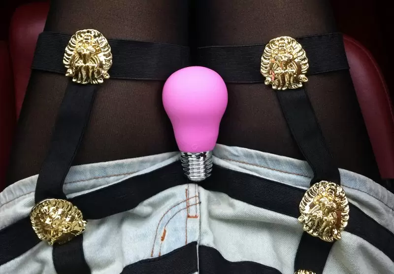 Эксклюзивный вибратор в форме лампочки GBulb - розовый