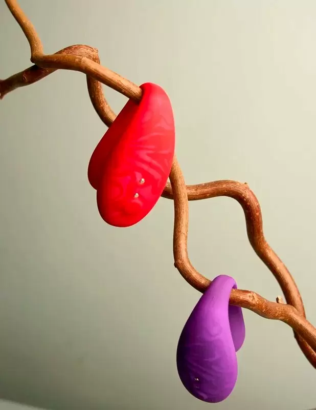 Парный вибратор Amovibe TWIN+ Red, 8 см, 4 режима, управление через приложение, силикон, красный