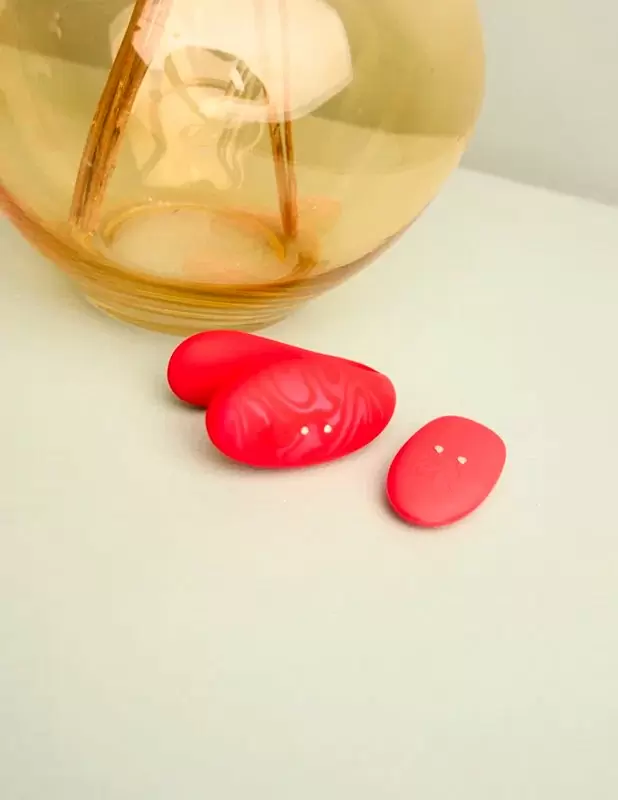 Парный вибратор Amovibe TWIN+ Red, 8 см, 4 режима, управление через приложение, силикон, красный