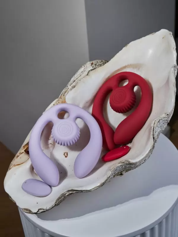 Гибкий вибратор для пар SVibe Snail GIZI Duo, синхронная стимуляция, пульт ДУ, бордовый