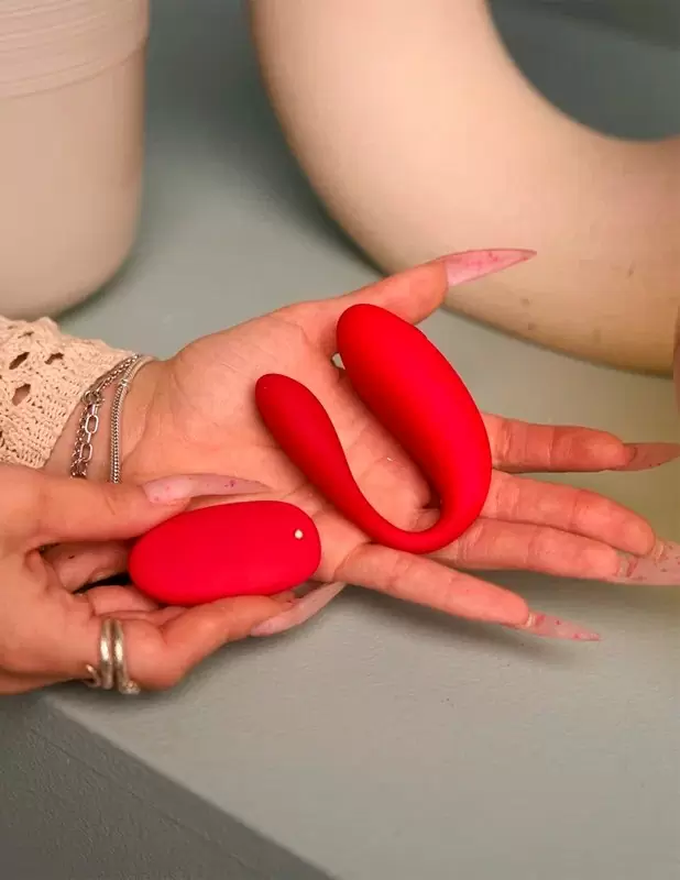 Парный вибратор Amovibe TWIN+ Red, 8 см, 4 режима, управление через приложение, силикон, красный