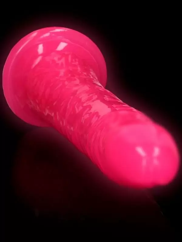 Реалистичный фаллоимитатор Slim Realistic Dildo With Suction Cup, люминисцентный, 22 см, розовый