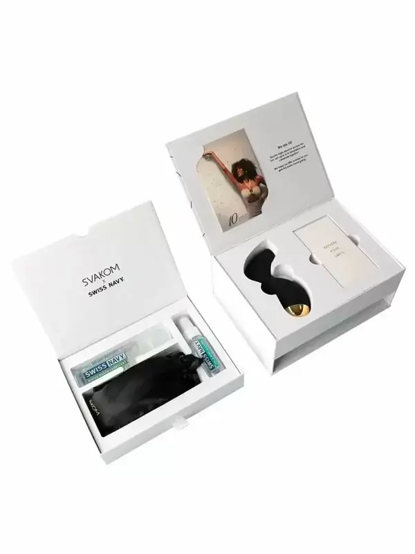 Подарочный набор Svakom Pulse Box: стимулятор Pulse Pure, лубрикант и клинер Swiss Navy, маска на глаза и лента для связывания