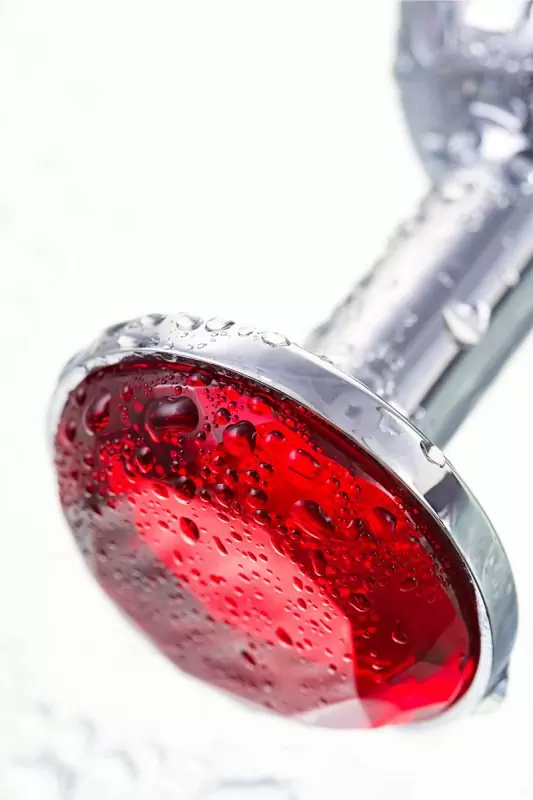 Маленькая изящная анальная пробка TOYFA с кристаллом цвета рубина - серебристый с красным