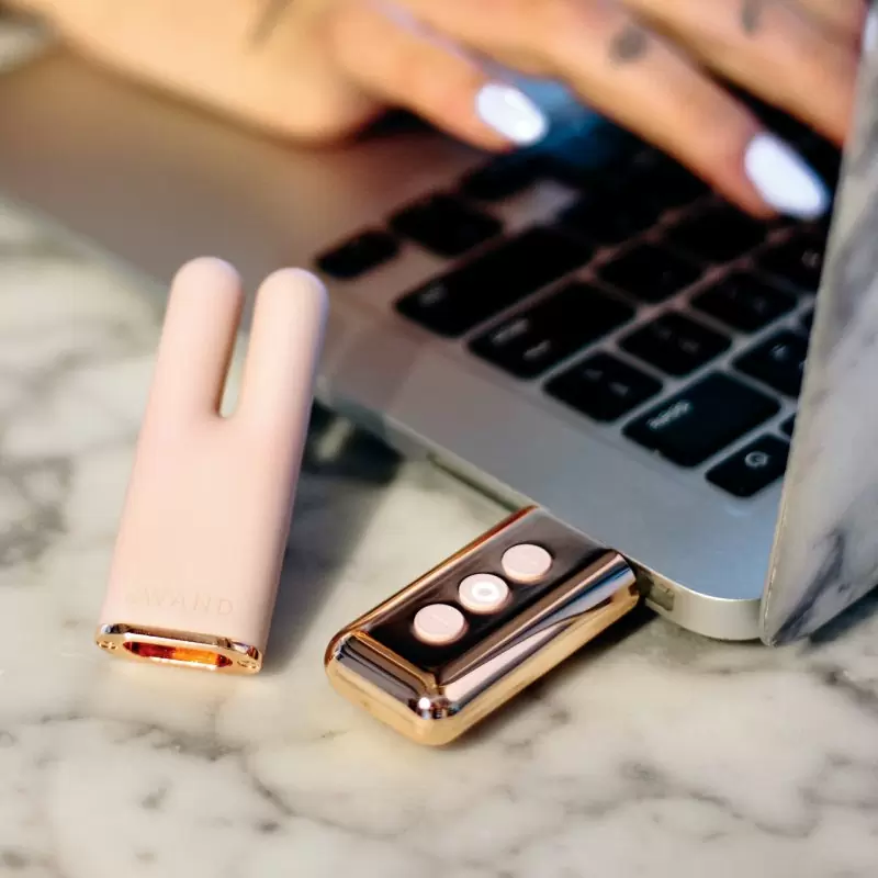 Двухмоторный мини-вибратор Le Wand Deux темный графит