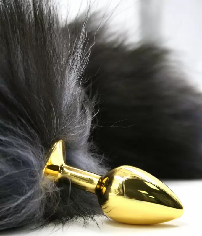 Маленькая анальная пробка Kanikule Small с хвостом — алюминиевая, натуральный мех