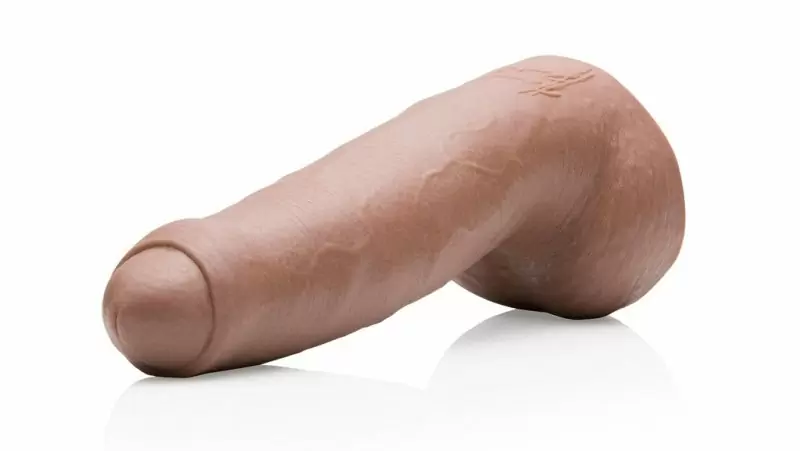 Реалистичный фаллоимитатор с мошонкой по слепку члена актера Бумера Бэнкса. 18,4 см
