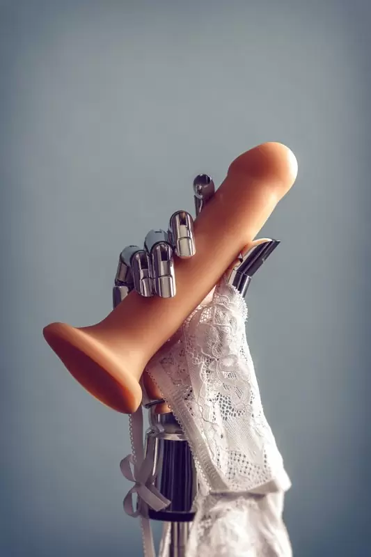 Страпон на присоске Strap-on-me. 20 см. Телесный