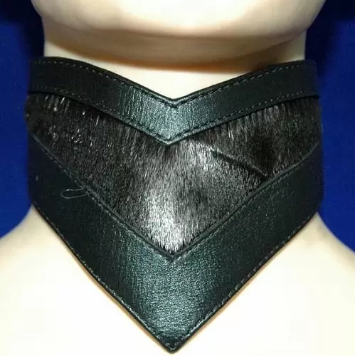 Кожаный ошейник «Птичка» (подшитый) c меховой вставкой