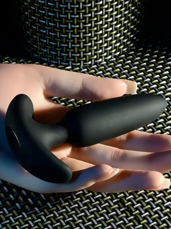 Анальная пробка Evolved Black Beauty, с вибрацией, с пультом ДУ, 7 режимов, 3 скорости, черный