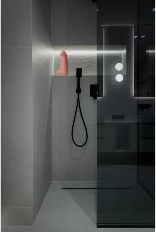 Реалистичный фаллоимитатор Shots Toys Extra Thick Straight with Balls с мошонкой, на присоске, с набухшими венами, 20,3 см х 6,6 см, ПВХ, телесный