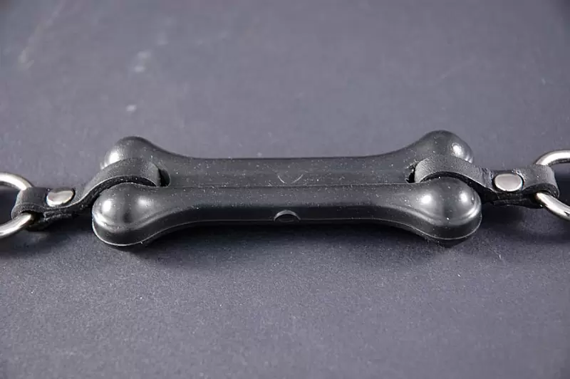 Трензель «Боун» черного цвета