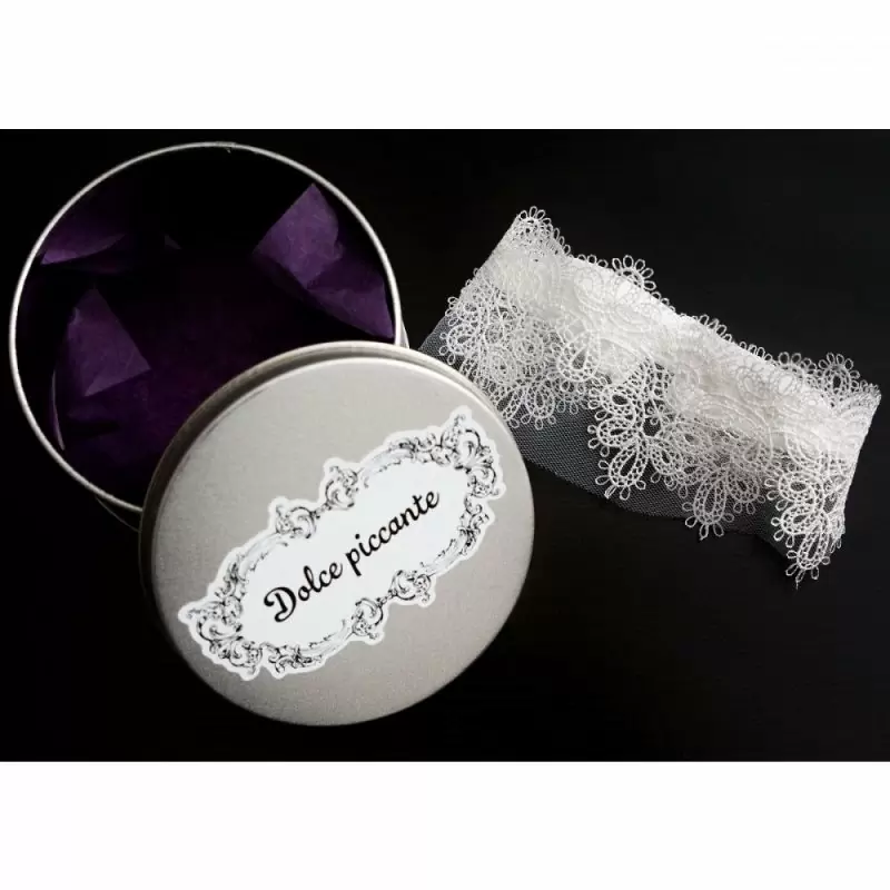 Кружевная маска-диадема ручной работы Dolce Piccante Delicati pizzi - белый