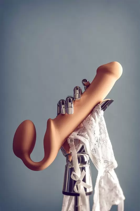 Безремневой страпон Strap-on-me. 25 см. Телесный