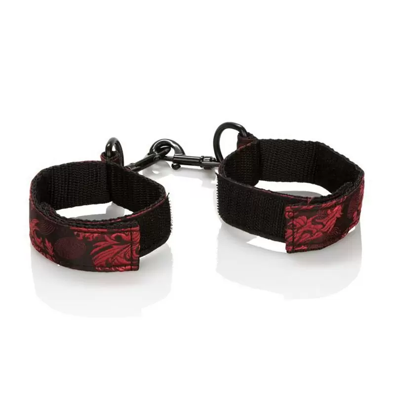 Набор для эротических игр Scandal Submissive Kit: ошейник с зажимами, наручники и маска