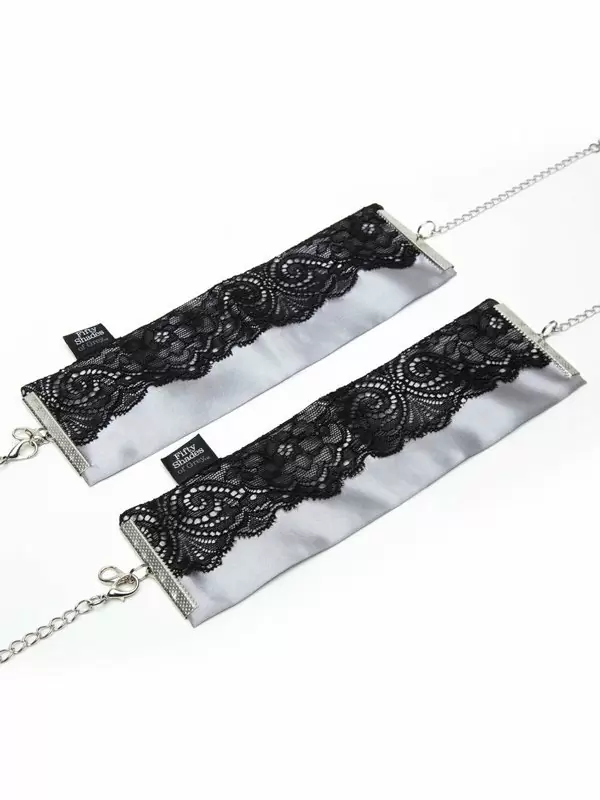 Наручники Fifty Shades of Grey Play Nice, с кружевом, атласные, серебристый