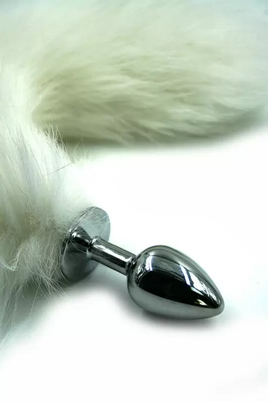 Маленькая алюминиевая анальная пробка Kanikule Small с хвостом из натурального меха – серебристый с белым