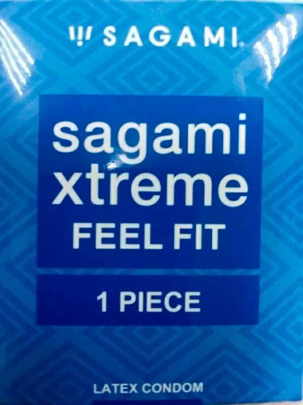 Гладкий презерватив Sagami Xtreme Feel Fit латексный, супероблегающий, 1шт